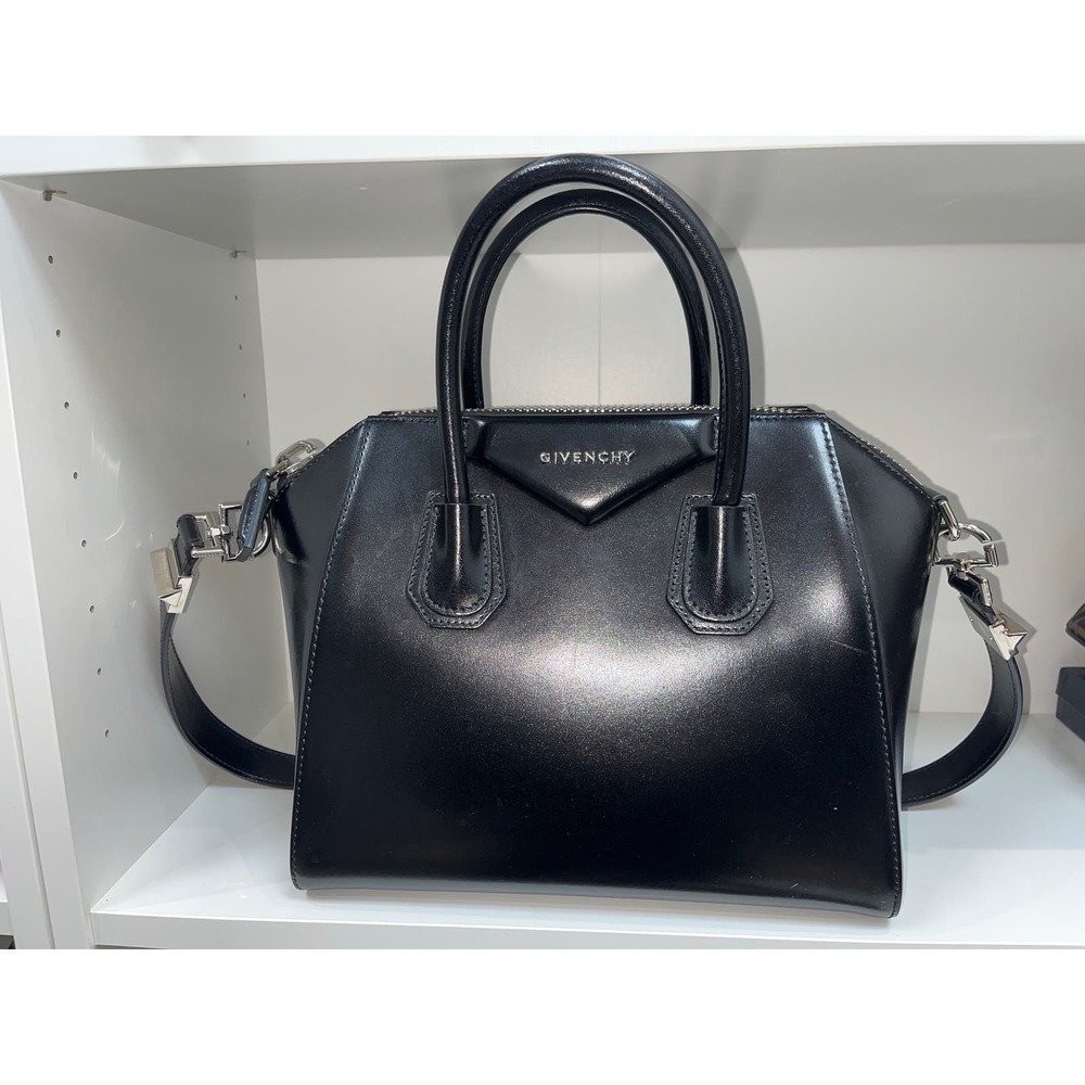 Givenchy Antigona Medium Black Leather Women’s Shoulder Bag w/ Strap - Picture 2 of 5